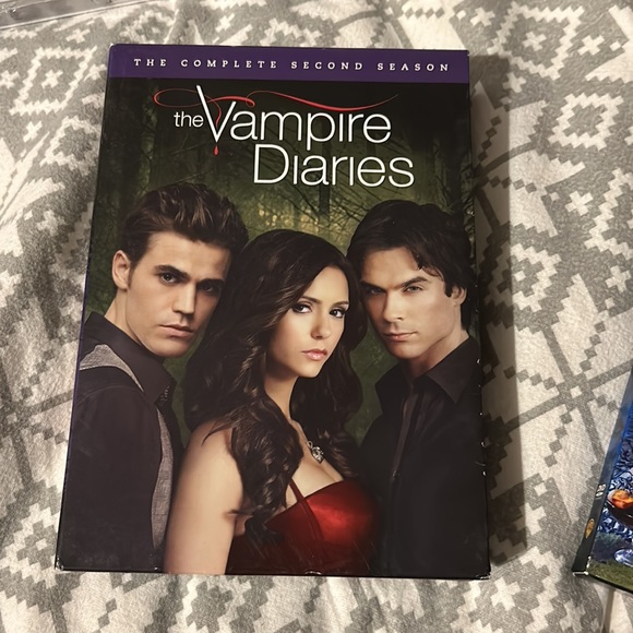 The Vampire Diaries seasons 1-4 on DVD - Picture 3 of 5